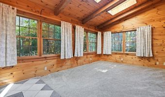 14 E Point Rd, Albrightsville, PA 18210