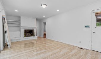 107 Barnett Dr, Bishopville, SC 29010