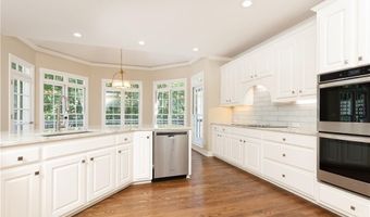 9360 Nesbit Lakes Dr, Alpharetta, GA 30022