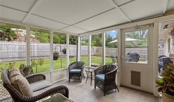 486 Ironwood Dr, Ballwin, MO 63011