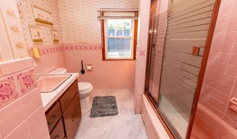 302 E Pasadena Pl, Bridgeport, CT 06610