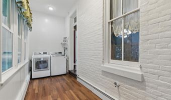 221 FRANKLIN St, Alburtis, PA 18011