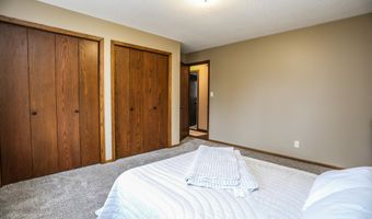 2203 N STATE St, Aberdeen, SD 57401