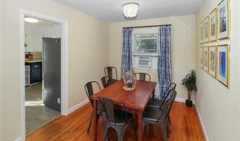 17 Wood Rd, Middletown, RI 02842