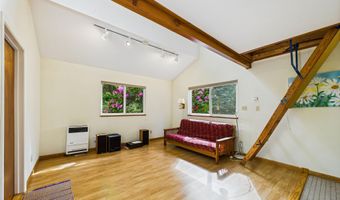 402 Tanglewood Rd, Arcata, CA 95521