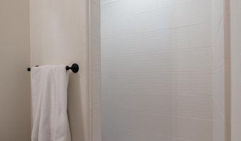 4635 Pleasant Hills Dr, Anderson, CA 96007