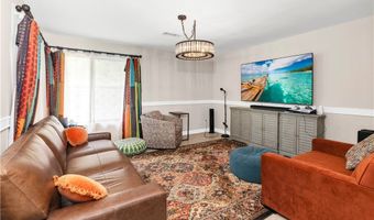 735 Del Valle Dr, Fallbrook, CA 92028