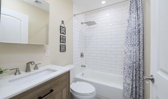 422 Maple Dr, Belford, NJ 07718