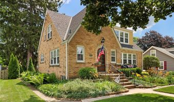 621 PARKWAY Ave, Antioch, IL 60002