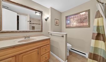 2 Spice Bush Ln, Branford, CT 06405