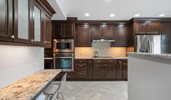 2317 S QUEEN St, Arlington, VA 22202