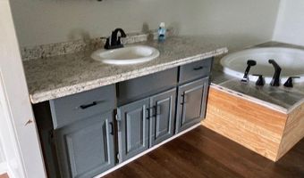 9154 Crooked Run Rd, Adrian, GA 31002