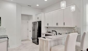 4892 BEACH Blvd, Orlando, FL 32803