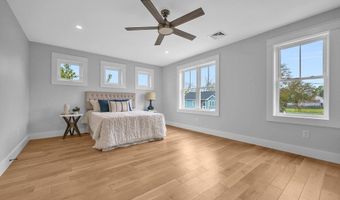 14 Hayes St 1, Acushnet, MA 02743