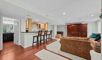 215 Beaumont Trl, Aurora, OH 44202