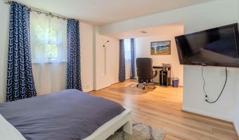942 N MCKINLEY Rd, Arlington, VA 22205