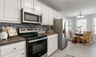 1199 KING ARTHUR Ct, Alabaster, AL 35007
