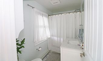 249 Tuckerman Ave 2, Middletown, RI 02842