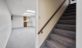 4 Westminster Dr, Annandale, NJ 08801