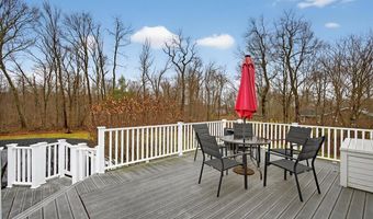 22 Emerald Ln, Bethany, CT 06524