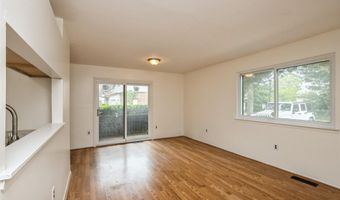 615 Broadway 37, Amityville, NY 11701