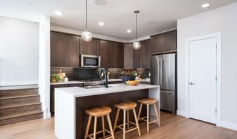 131 WARBURTON St, Alexandria, VA 22304