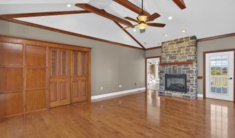 625 NW Locust St, Abingdon, VA 24210