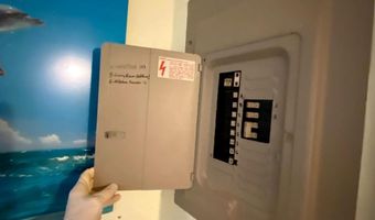 8 COMMONWEALTH Ave, Claymont, DE 19703