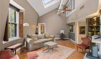 6 Howe Ave 8, Newport, RI 02840