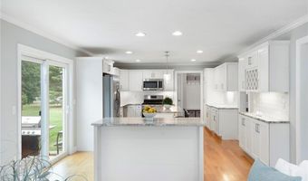 42 E Lantern Rd, Lincoln, RI 02865