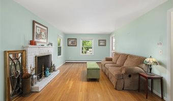 34 Terrace Dr, East Greenwich, RI 02818