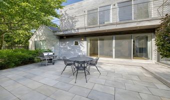 54 Gardiner Dr, Amagansett, NY 11930