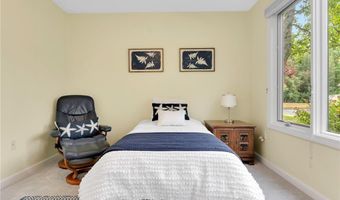 19 Vanderbilt Dr, Narragansett, RI 02882