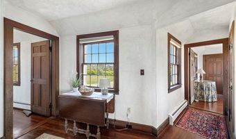 8 Taylor's Ln N, Little Compton, RI 02837