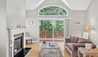 4 Hollyhock Knoll Ct 4, Bourne, MA 02532