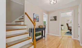 78 Hitching Post Ln, Bedford, NH 03110