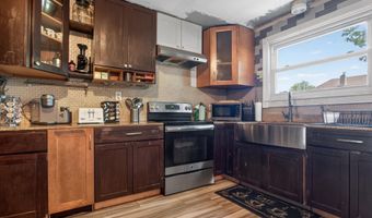 726 PLUMTREE Ln, Claymont, DE 19703