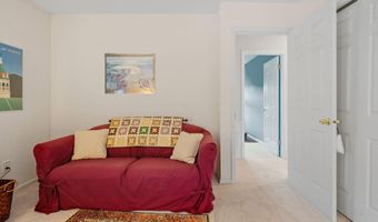 17 Greyledge Dr, Albany, NY 12211