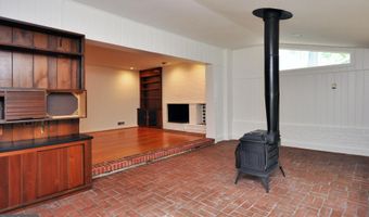 7024 RICHARD Dr, Bethesda, MD 20817