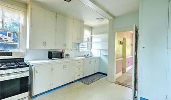20 Stratford Rd, Cranston, RI 02905
