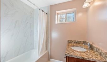 7852 OREANA Dr, Annandale, VA 22003