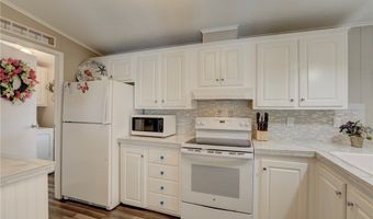 915 Vireo Dr, Barefoot Bay, FL 32976