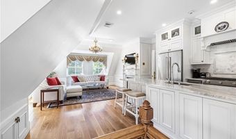 541 Bellevue Ave 5, Newport, RI 02840
