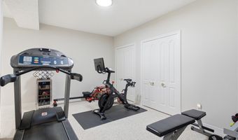 780 S Sussex Ct, Aurora, OH 44202