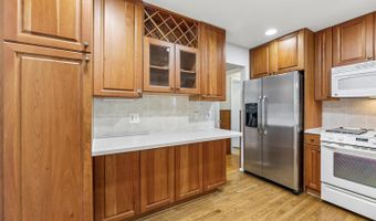 4712 SPRINGBROOK Dr, Annandale, VA 22003