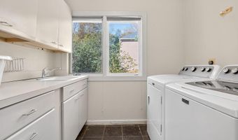 9209 VENDOME Dr, Bethesda, MD 20817