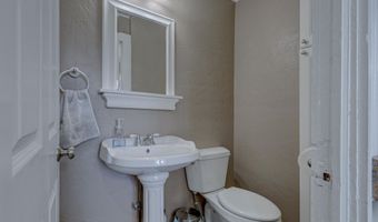 1327 N HARRIMAN St, Appleton, WI 54911
