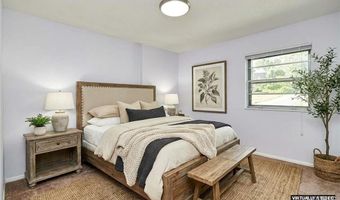 221 Braeshire Dr A, Ballwin, MO 63021