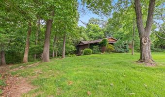 16 Meadowbrook Country Club Est, Ballwin, MO 63011