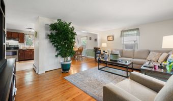 135 Liberty St 135, Clinton, CT 06413